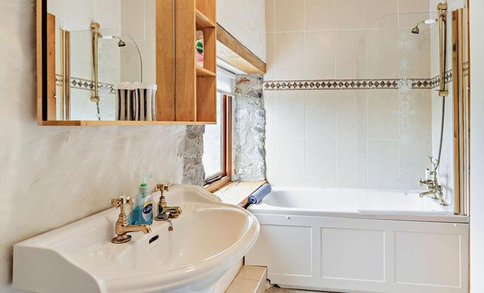 Room 4 (sleeps 2), superking + bathroom ensuite